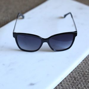 O by Oscar De La Renta sunglasses